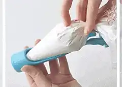 Cake decoration in action