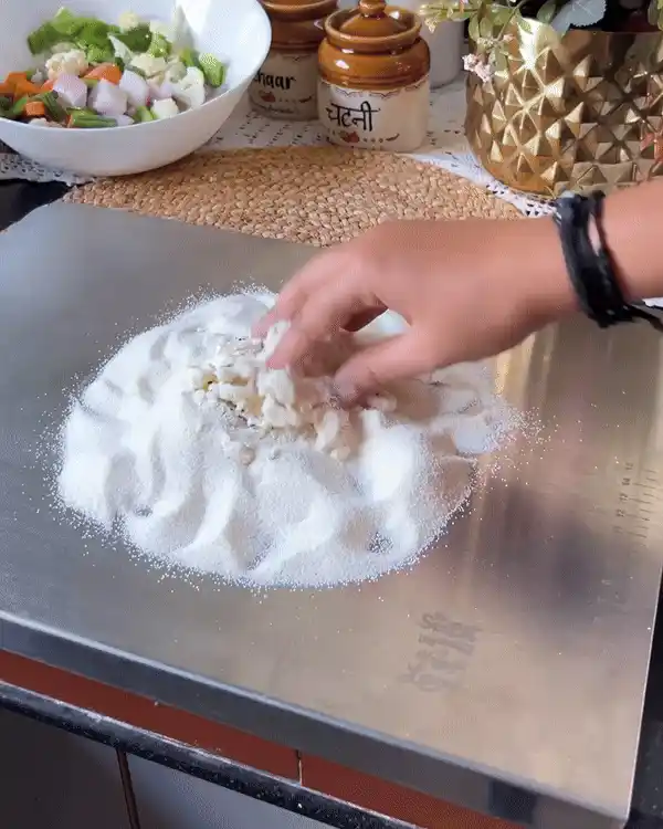 Food chopper in action