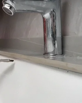 Crevice cleaning brush